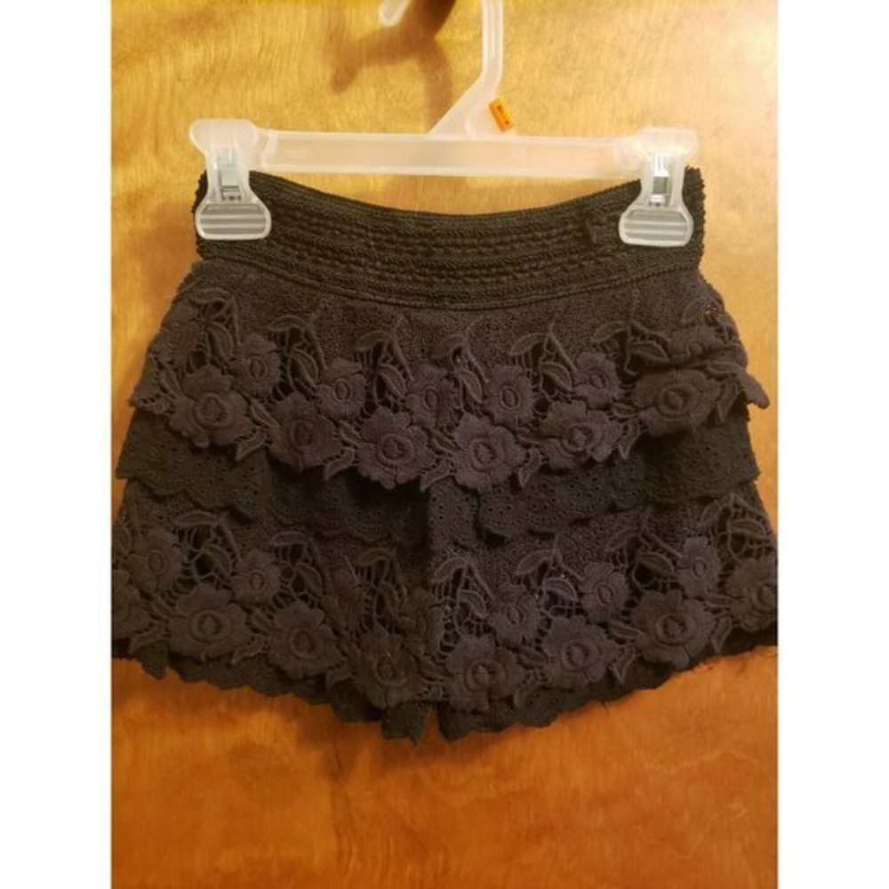 Girls Black Skort with Soft Lacey Rose Ruffles‎ Size 8-10